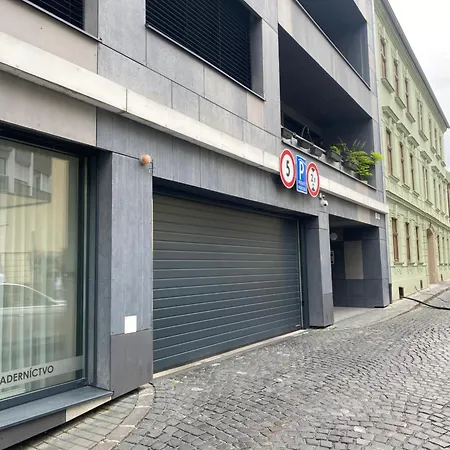 Old Town 1bdr Private Parking * Братислава