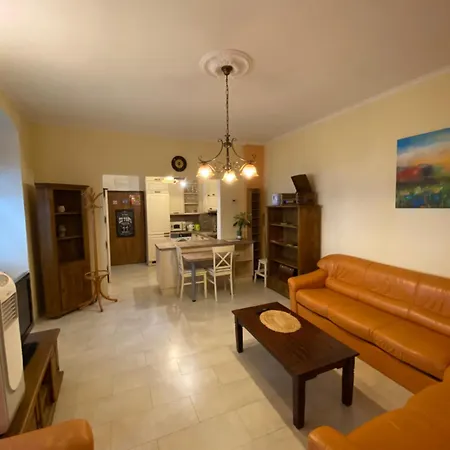 Old Town 1bdr Private Parking